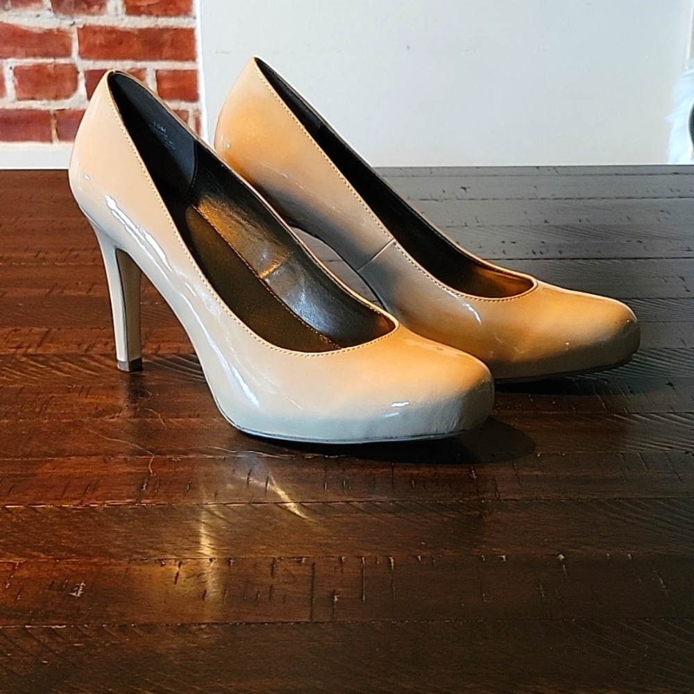 Bandalino Patent Leather Pumps Size 10